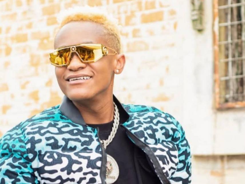 Innoss'B lors du tournage d'un clip